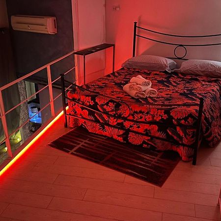 Small Mezzanine Apartment Colosseo Rome Exterior photo